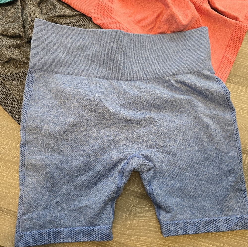 4 short leggings bundle - Picture 2 of 4
